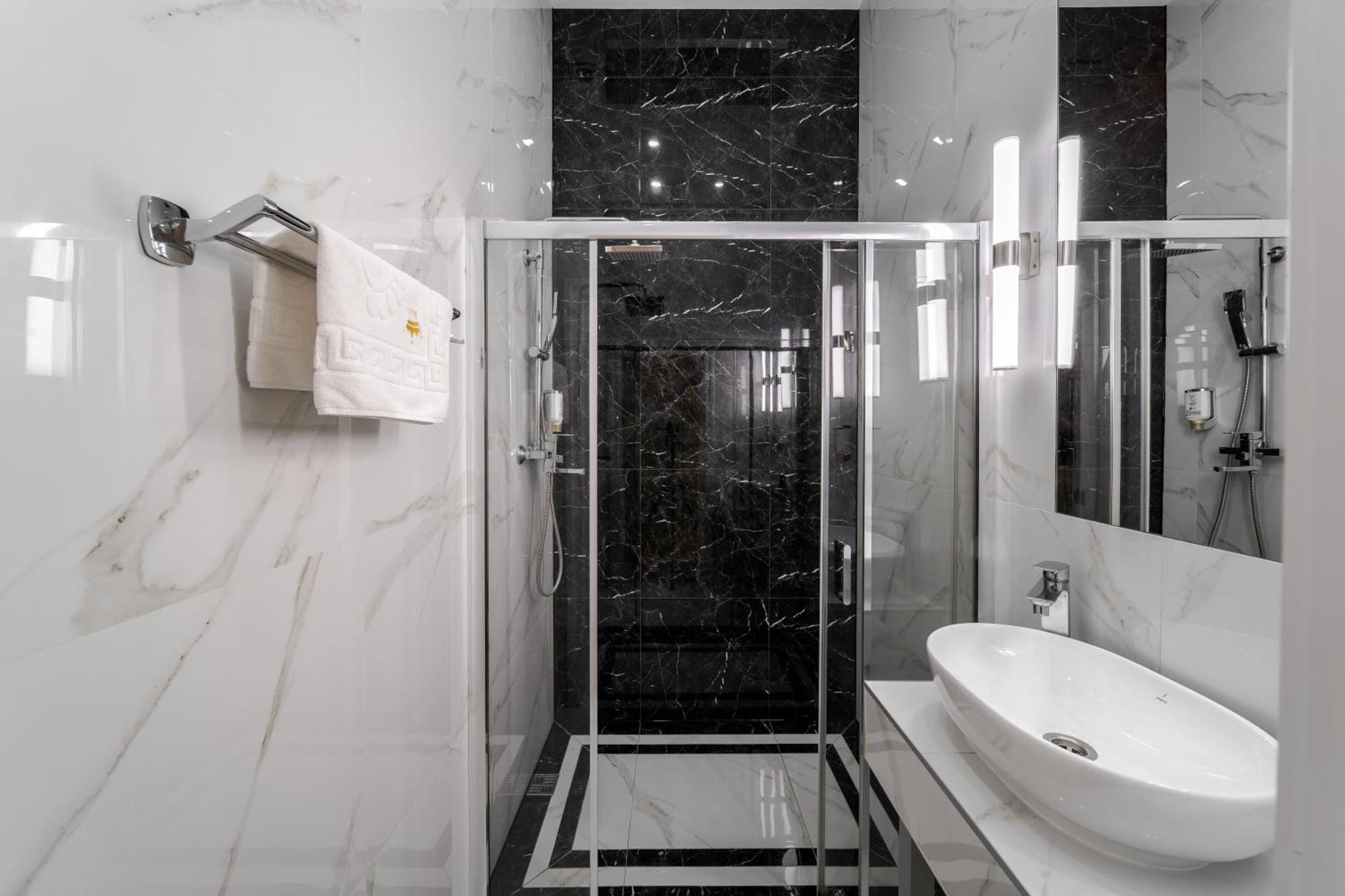 Royal Stylish Apartment In The Old City Leópolis Exterior foto