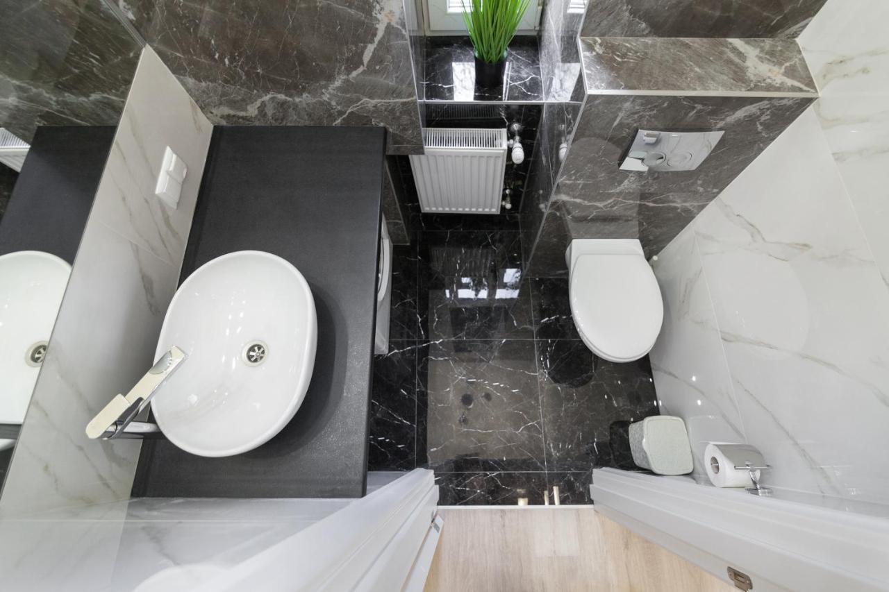 Royal Stylish Apartment In The Old City Leópolis Exterior foto